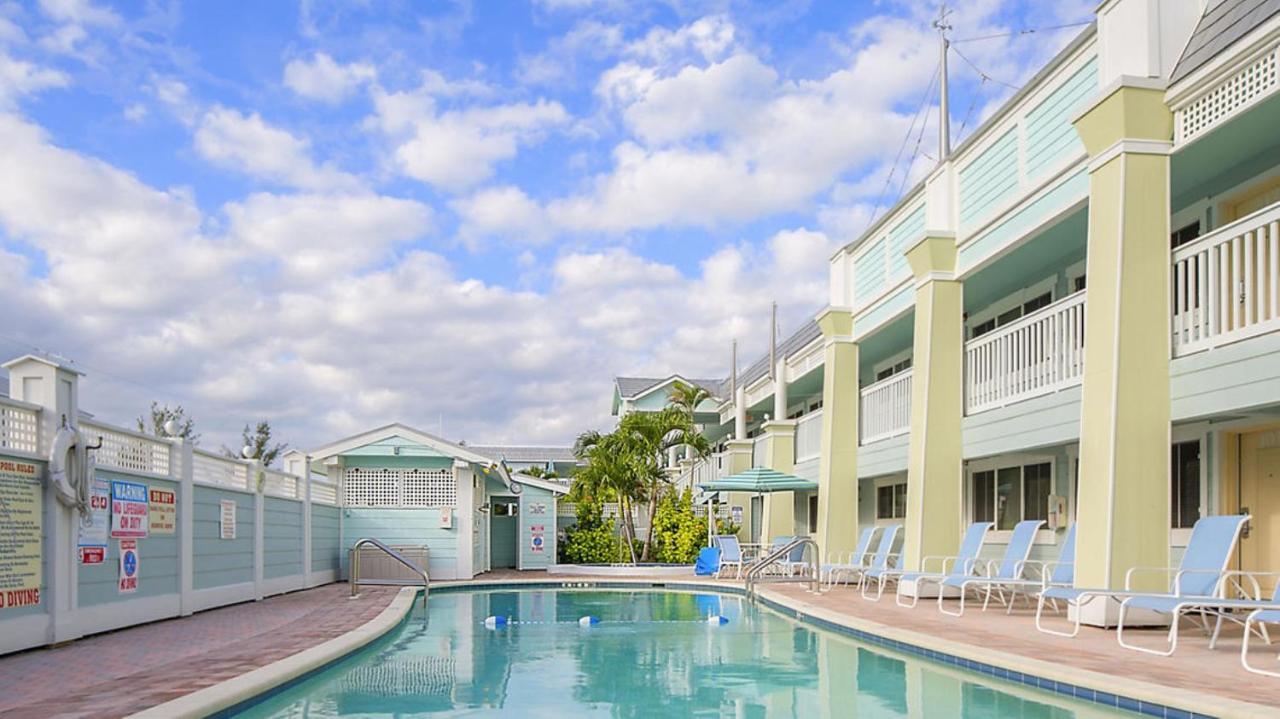 Resort Sixty-Six Holmes Beach Exteriör bild